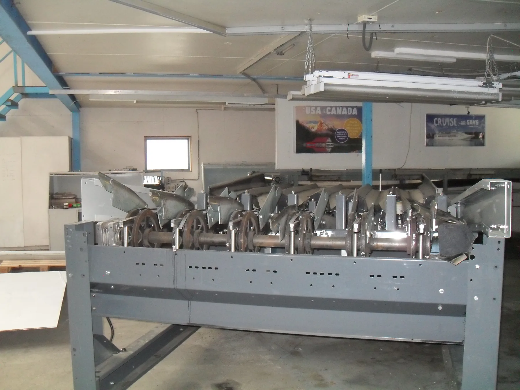 Apple colour sorter and conveyor system inside an orchard processing shed